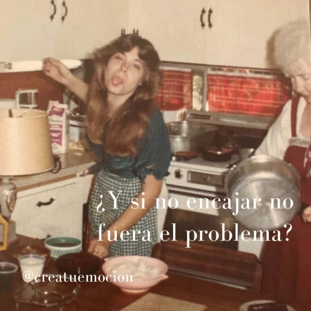 Reírte aunque no te haga gracia para no desentonar.
Callarte una opinión para no parecer raro/a.
Decir que sí cuando en realidad quieres decir que no.
Cambiar tu forma de vestir, hablar o comportarte para sentir que encajas.❤️‍🩹

A veces nos acostumbramos tanto a adaptarnos que olvidamos cómo somos cuando no estamos intentando gustar.

Y no, no tienes que encajar en todas partes.

Quédate donde puedas ser tú sin tener que pensártelo tanto. 🤍