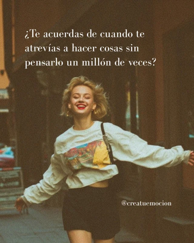 Antes hacías cosas sin pensar tanto en todo lo que podía salir mal.🪻

Te ibas de Erasmus sin conocer a nadie, cambiabas de trabajo, te enamorabas sin tener la tirita preparada, hacías planes sin tenerlo todo controlado.

Pero empiezas a vivir decepciones, rupturas, decisiones reguleras… y empiezas a medir más. A protegerte un poco.🩹

Y es normal. También aprendemos de lo que nos pasa. Y el miedo es necesario a veces.

Pero a veces está bien preguntarte si estás siendo prudente o si simplemente te da miedo que (vuelva) a salir mal.

No se trata de volver a tener 20 años ni de lanzarte a todo sin pensar. (Aunque puedes tener 60 y ser igualmente atrevid@!)

Sino de no dejar que lo que te pasó decida por ti lo que haces a partir de ahora. De recuperar esa inocencia del que cree que (quizás), esta vez sí saldrá bien.❤️‍🩹