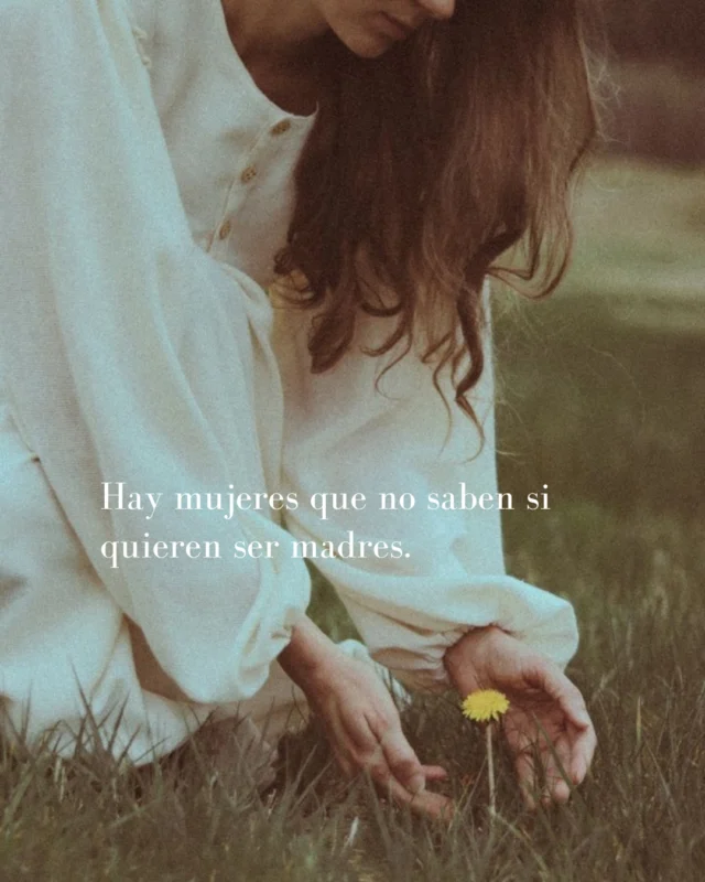 A veces detrás de un “no sé”, un “todavía no” o un “no puedo” hay una historia que no conocemos.

No todas quieren ser madres. No todas pueden. Y no todas tienen las mismas posibilidades de elegir.

También hay duelos por vidas que imaginamos y que quizá nunca serán.

Y aun así, cada una merece ir construyendo una vida que sienta suya.🤍

Hay tantas realidades como procesos, imposible mencionarlas a todas. Pero ojalá todas sean vistas de verdad.

Validemos todos los procesos❤️‍🩹✨